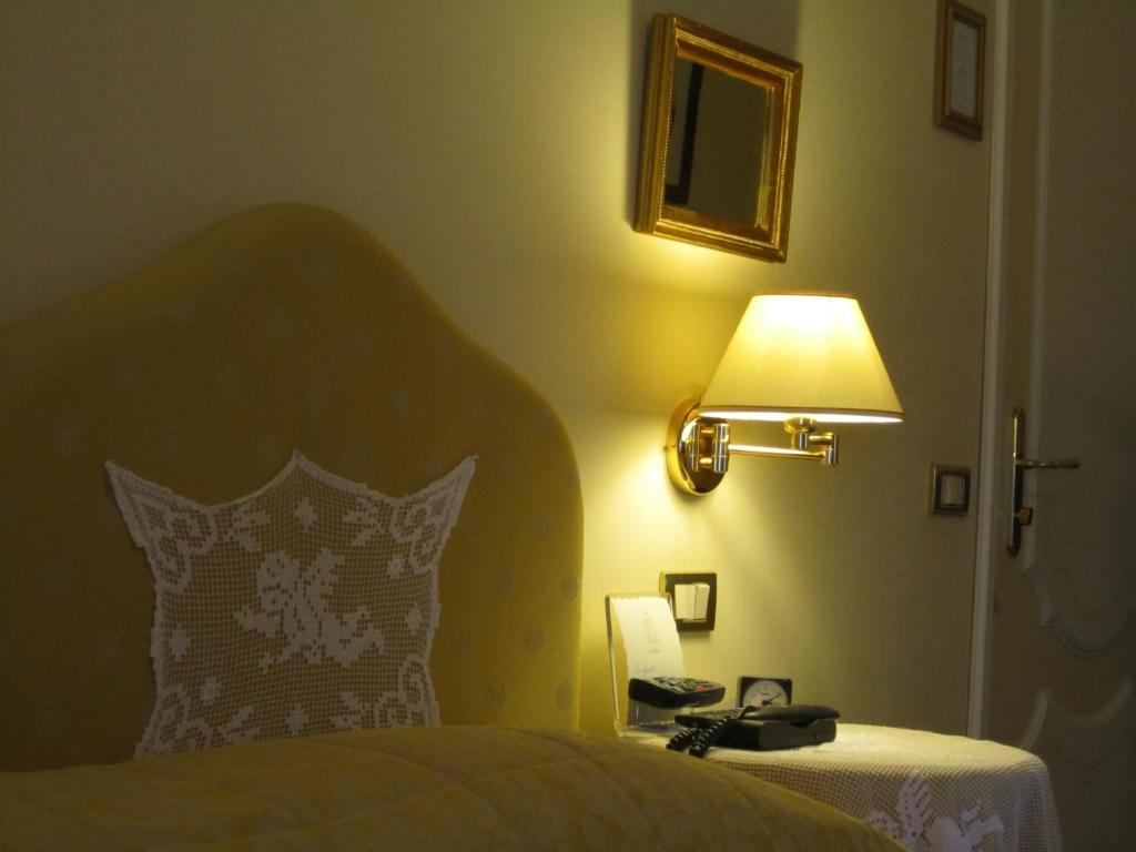 Hotel Villa Castellani Mogliano Zimmer foto